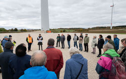 Drei Dutzend Interessierte stellten viele Sachfragen in Magolsheim.