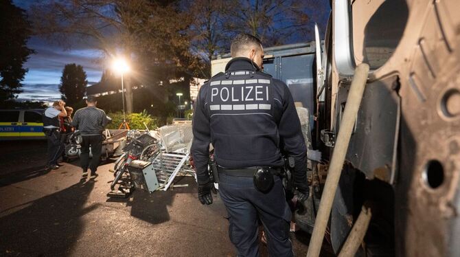 Polizei kontrolliert mutmaßliche Sperrmüll-Diebe