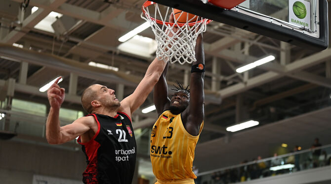 12.10.2025, 2. Barmer Basketball Bundesliga, Basketball, GER, Herren, Pro A, Saison 2025/2026, Tigers Tuebingen vs. Bayer Giants Überzeugte zuletzte beim Auswärtssieg in Köln: Tigers-Forward Melkisedek Moreaux (rechts).