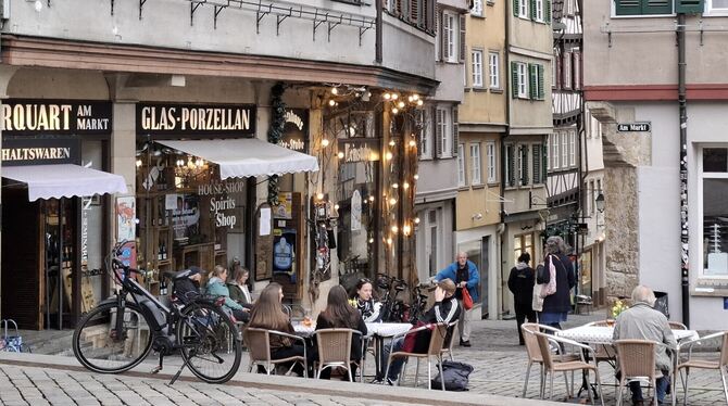 Soziales Die Stadt will »Sozialräume« für Ältere stärken. Dazu gehören auch Plätze, auf denen sich Senioren treffen können. Die Altstadt,