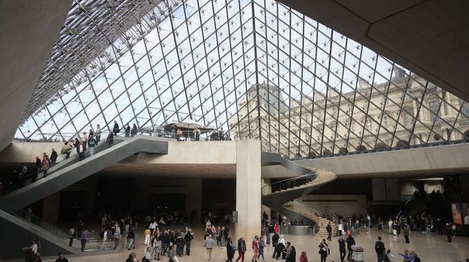 Louvre-Raub: Einbrecher scheiterten zunächst an Vitrine Louvre-Raub: Einbrecher scheiterten zunächst an Vitrine