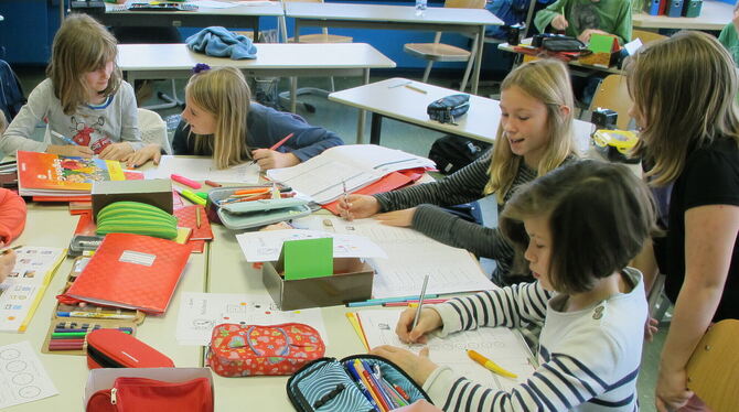 sol-unterricht pliezhausen Zeit für Stillarbeit. Diese Kinder erledigen in der Grundschule Pliezhausen ihre Aufgaben.