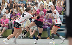 Charlotte Cholevova (Mitte) hat ihre Torgefahr mit zwölf Treffern in den letzten Länderspielen für Tschechien unterstrichen.