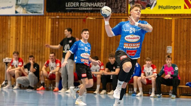Jason Ilitsch (mit Ball) vom VfL Pfullingen muss an der Schulter operiert werden.