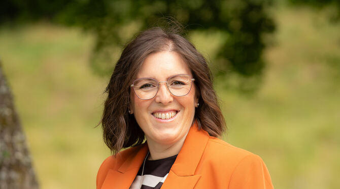 Nadine Carle wäre die erste Frau in Sonnenbühl, die auf dem Bürgermeisterstuhl im Rathaus Platz nimmt.