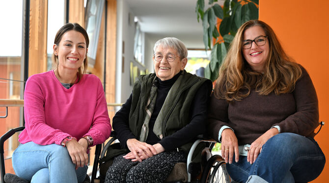 Seniorenpaten Auf Anhieb gut verstanden: Sarah Toll (von links), Gerda Stützel und Projektleiterin Sabine Lehmkühler, die die Seniorenpaten-T