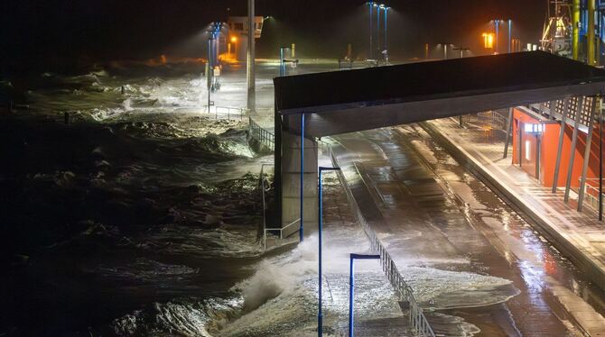 Sturmtief »Joshua« - Schleswig-Holstein Sturmtief »Joshua« - Schleswig-Holstein