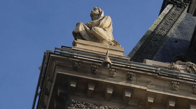 Louvre-Einbruch: Ermittler setzen auf mehr als 150 Spuren Louvre-Einbruch: Ermittler setzen auf mehr als 150 Spuren