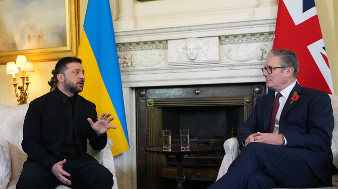 Der britische Premierminister Keir Starmer (rechts) empfängt den ukrainischen Präsidenten Wolodymyr Selenskyj in der Downing Str