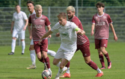 Gehört mit seinen 24 Jahren schon zu den tragenden Säulen des TSV Sickenhausen: Laurin Biedritzky (weißes Trikot).