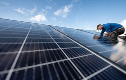 Ärger in Walddorfhäslach: Viele Hausbesitzer im Wohngebiet »Fürhaupt« haben sich eine PV-Anlage aufs Dach bauen lassen. Doch sie