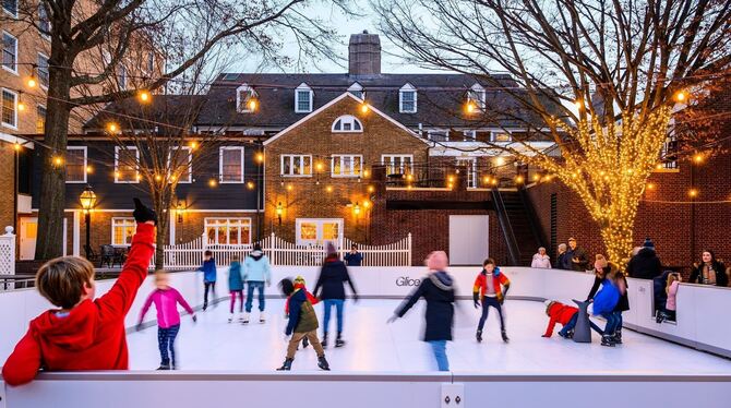 Eislaufen ohne Eis. Solch eine Schlittschuhbahn der Firma Glice aus der Schweiz soll demnächst auf dem Bad Uracher Marktplatz st