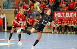 Erwischt in Sachsen-Anhalt einen Sahnetag: Metzingens Linksaußen Selina Lindemann (beim Wurf) erzielt in Halle an der Saale 13 T