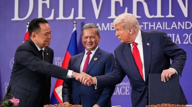 Unterzeichnungszeremonie mit Donald Trump