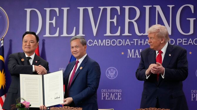 Unterzeichnungszeremonie mit Donald Trump