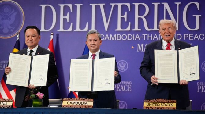 Unterzeichnungszeremonie mit Donald Trump