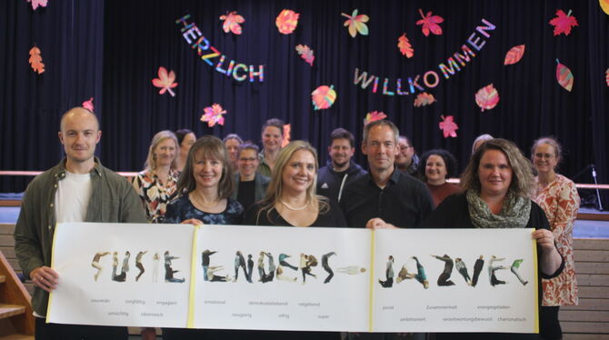 Susie Enders-Jazvec, neue Rektorin Härtenschule Mähringen Susie Enders-Jazvecwurde offiziell als neue Rektorin der Härtenschule Mähringen eingesetzt. Hier in vorderster Reihe (von links)