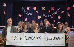 Susie Enders-Jazvecwurde offiziell als neue Rektorin der Härtenschule Mähringen eingesetzt. Hier in vorderster Reihe (von links)