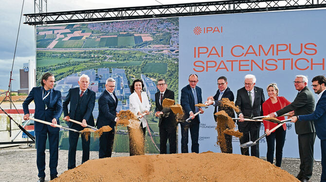 Großer Auflauf in Heilbronn: Architekt Jacob van Rijs, Heilbronns OB Harry Mergel, Bundesdigitalminister Karsten Wildberger, Bun