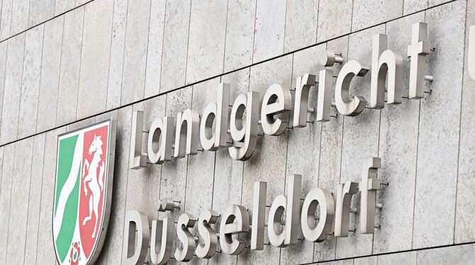 Duo wegen bundesweiter Serie von Raubüberfällen vor Gericht Duo wegen bundesweiter Serie von Raubüberfällen vor Gericht