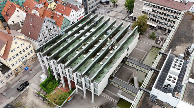 Rathaus Reutlingen Ratssaal Luftaufnahme Das Rathausgebäude mit den Ratssälen von oben: Monitoring und jährliche Überprüfungen bis zu Generalsanierung reichen nicht. Aus