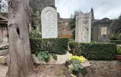 Das restaurierte Grab von August von Goethe (1789-1830))