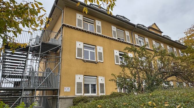 Der Richter ist überzeugt: Ein 27-jähriger Bewohner wurde erst aus dem Fenster im 1. Obergeschoss der Asylbewerberunterkunft in