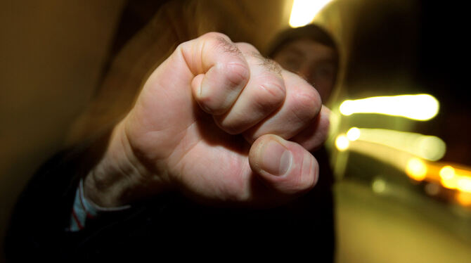 Ein Faustschlag (Symbolbild).