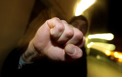 Ein Faustschlag (Symbolbild).