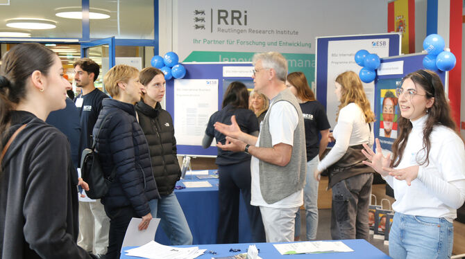 Die Hochschule Reutlingen unterstützt junge Menschen bei ihrer Studienwahl.  FOTOS: HOCHSCHULE REUTLINGEN