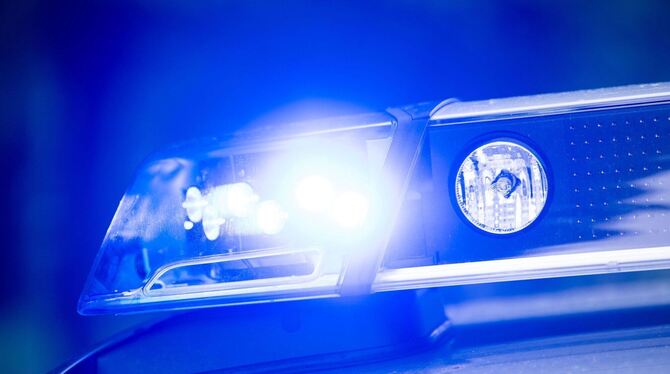 Polizei Blaulicht - Symbolbild Polizei Blaulicht - Symbolbild