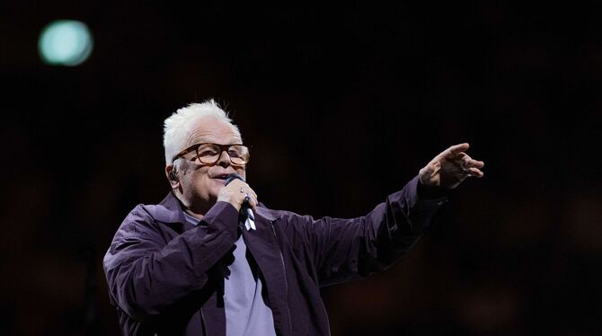 Auftaktkonzert »Herbert Grönemeyer - mittendrin – akustisch« Auftaktkonzert »Herbert Grönemeyer - mittendrin – akustisch«