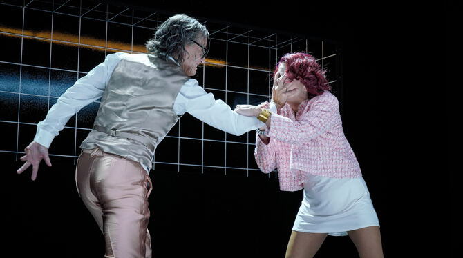 Wer hat Angst vor Virginia Woolf Exorzismus einer Lebenslüge: Matthias Leja (George) und Sylvana Krappatsch (Martha) als intensiv agierendes Protagonistenpaar in