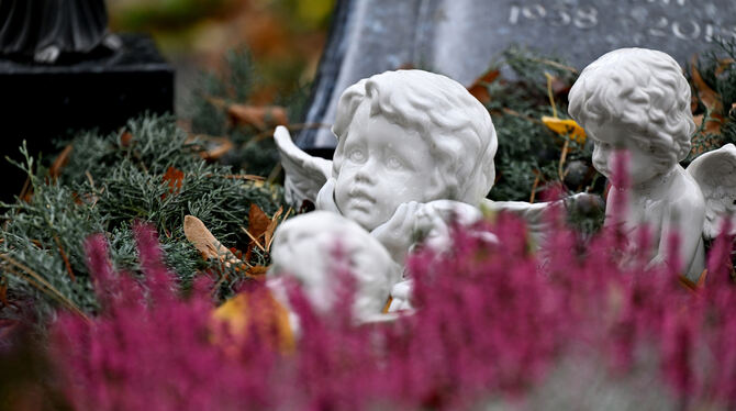 Auch in Reutlingen sind Engel ein beliebter Grabschmuck.