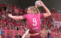 Damit Naina Klein vor allem ihre Torgefahr ausspielen kann, wird sie verstärkt von Abwehr-Aufgaben entlastet.