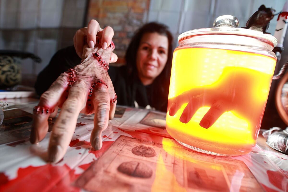 Vorbereitungen auf Halloween - Horrorhaus entsteht