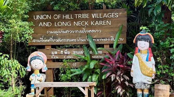 Langhalsfrauen - »Long Neck Karen« - im Norden Thailands Langhalsfrauen - »Long Neck Karen« - im Norden Thailands