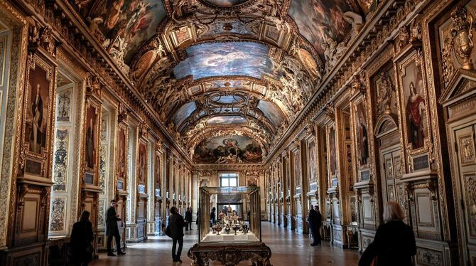 Raubüberfall auf Louvre in Paris Raubüberfall auf Louvre in Paris