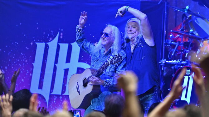 Uriah Heep Mike Box und Sänger Bernie Shaw Reif fürs Altersheim? Mike Box und Sänger Bernie Shaw auf Abschiedskonzert in Stuttgart.
