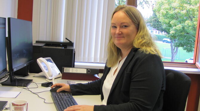 An ihrem neuen Arbeitsplatz: Ina Selle, die neue Schulleiterin der Gustav-Werner-Gemeinschaftsschule in Walddorfhäslach.