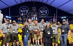 Jubel über den sechsten WM-Platz in der Grill-Königsklase: Das Black Forest Barbecue Team mit Metzgern aus der Region