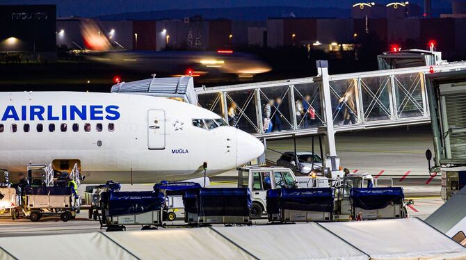 Flughafen Hannover - Ankunft Afghanen mit Aufnahmezusage