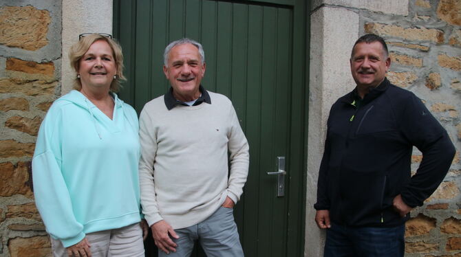 Dettingen Bürgerstiftung Elke Göhner, Martin Stanger (mitte) und Manfred Leibfarth bilden den Vorstand der Bürgerstiftung Dettingen, die mit 60.000 Euro