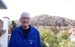 Werner Bergmann aus Bad Urach hat 150 Mal Blut gespendet. Wenn er vom Wohnzimmer auf seine Terrasse geht, kann er zum Hohenurach