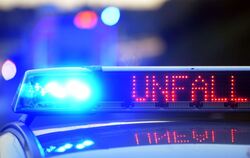 Mann liegt neben Auto und stirbt - Polizei ermittelt