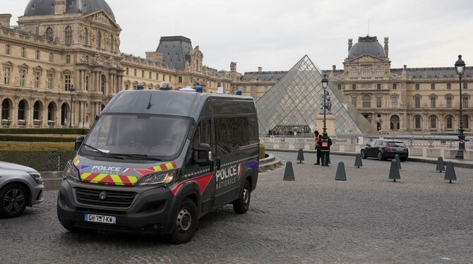 Raubüberfall auf Louvre in Paris