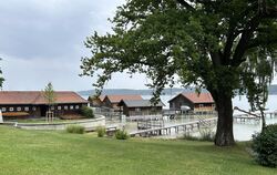 Unbedingt anschauen: Das denkmalgeschützte Freibad Feldafing am Starnberger See. Einst soll Kaiserin Sissi an dieser Stelle geb