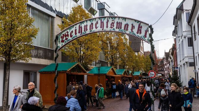 Glühwein bei mildem Herbstwetter in Südbaden