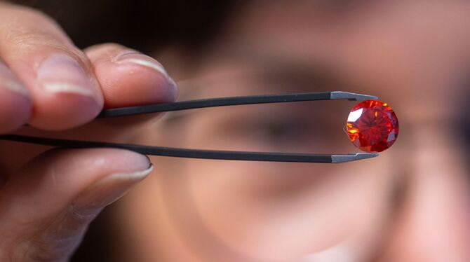 Über den Tod hinaus – Wenn Asche zum Gedenkdiamanten wird