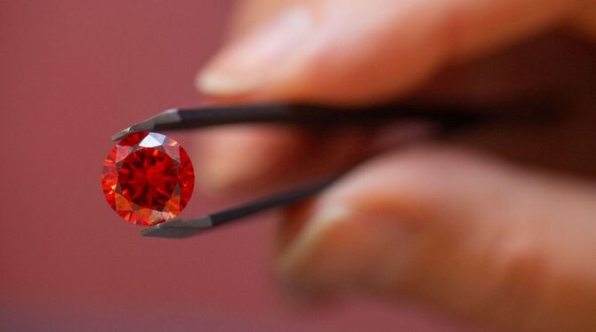 Über den Tod hinaus – Wenn Asche zum Gedenkdiamanten wird